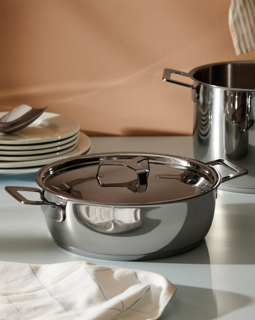 Pots&Pans Ø cm 24.00 || Ø inch 9½″ Low casserole with two handles Alessi 1